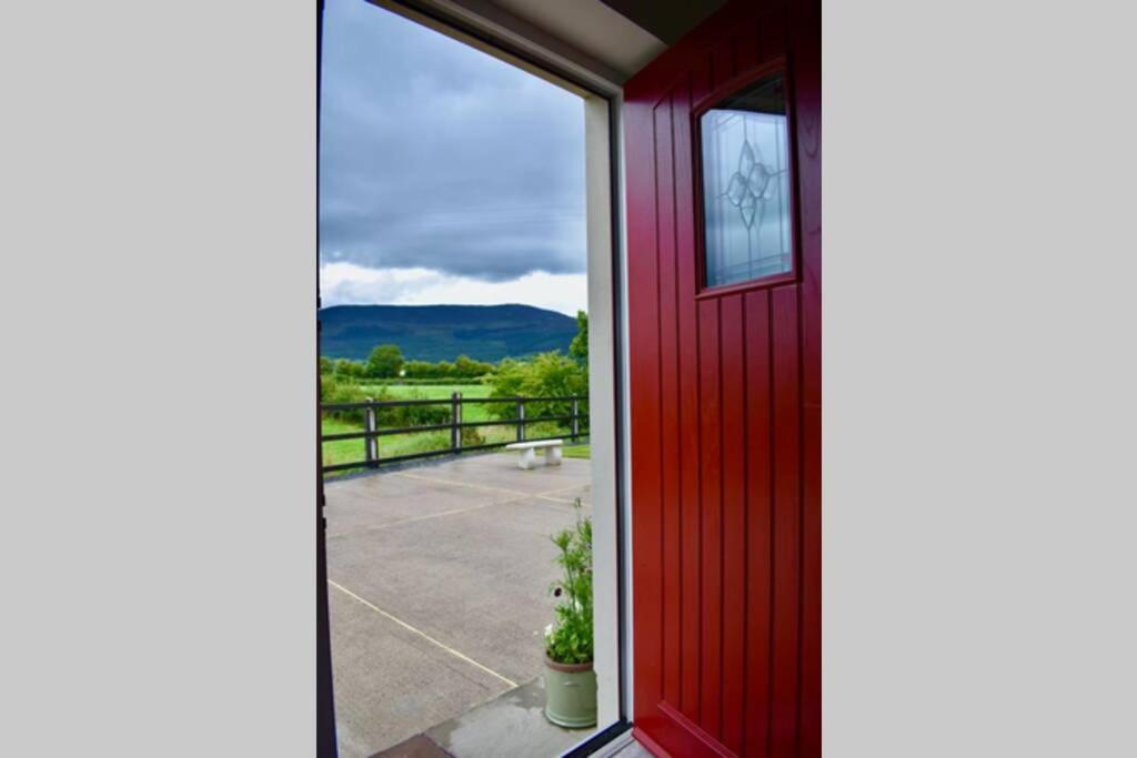 Hazelbrook Cottage: A Rural Retreat With A View Mullaghbane エクステリア 写真